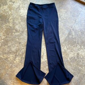 Women’s Navy split front flare leggings size large 90° by reflex - worn 1x